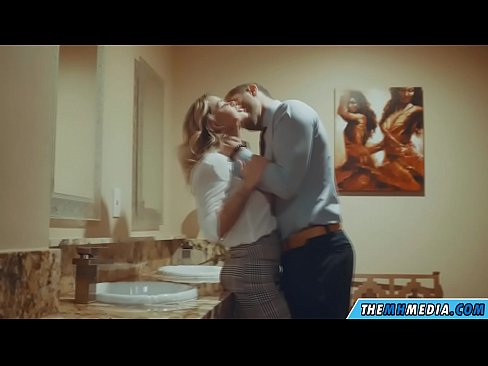 ❤️ As in busty blonde jo ferliedt yn in iepenbier toilet ❌ Superseks op fy.gaypornforyou.ru ❌️❤